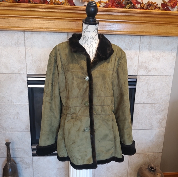Regent Park Large Winter Coat Faux Suede Olive Green And Brown Trim. - Picture 3 of 13